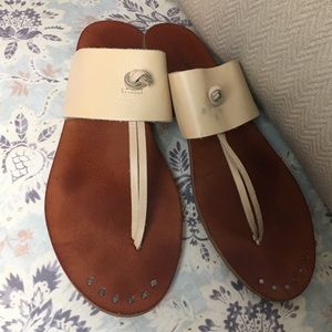Lucky Brand Leather flip flops sandals 8.5